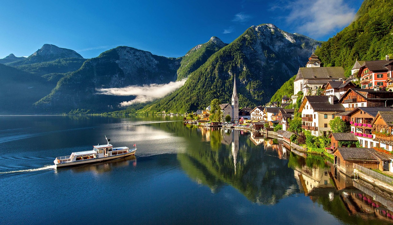 Fietsvakantie Oostenrijk: Uitzicht op het prachtige dorp Hallstatt